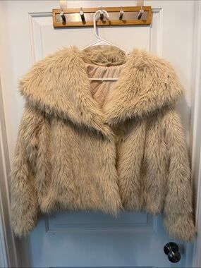Plush Faux Fur Crop Coat in Beige